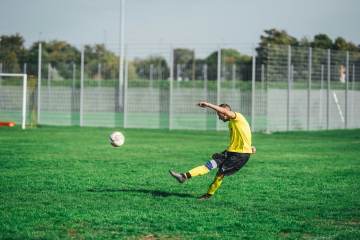 FIFA成立商业子公司，吸引投资！欧足联反对，考虑抵制世界杯！（配图示意）